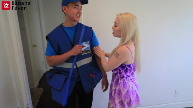Unemployed Blonde Bimbo Gets Offers By Banging Asian Mailman – BananaFever