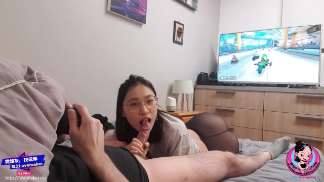 June Liu 刘玥 / SpicyGum – Chinese Teen Giving Blow Job To SexFriend While Playing Mario Kart (Asian)