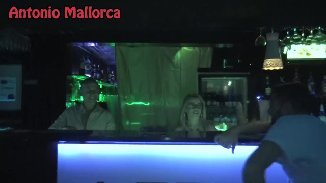 Me Folla Una Madura En Frente De Su Marido Cornudo En Un Club De Intercambi