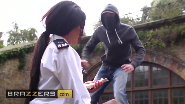 Brazzers – British Cop Elicia Solis Entraps Some Big Cock