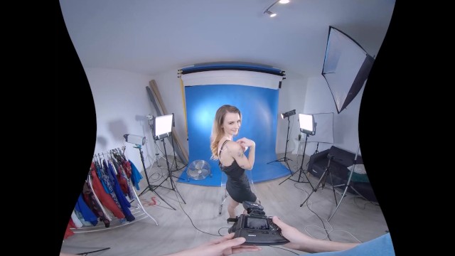 RealityLovers – Pussy Photoshoot In VR