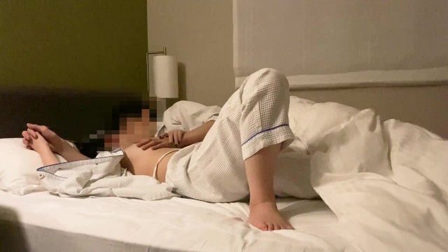 【個人撮影】四国旅行前夜に寝坊覚悟で美人彼女と濃厚セックス！バックでの高速ピストンに喘ぎ狂う彼女がエロすぎる。素人日本人カップル/ハメ撮り/POV