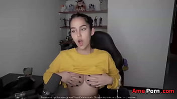 Spanish Streamer Flashing Her Boobs