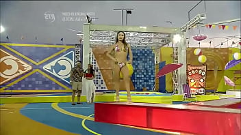 Iniciamos Con El Desfile De Las Chicas En Este Combate Bajo El Sol