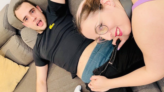 College Nerd FUCK! Playing Videos Games While Getting Dicked Down: Liz Rainbow – WolfWagnerCom