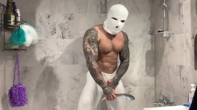 MUSCLE MACHINE , BATH WITH MASK!