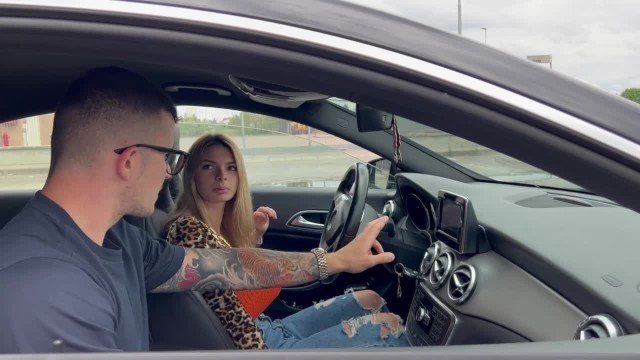 Car Sex: Ragazza Italiana Compra Un’auto Usata E Si Scopa Il Venditore. Dialoghi In Italiano