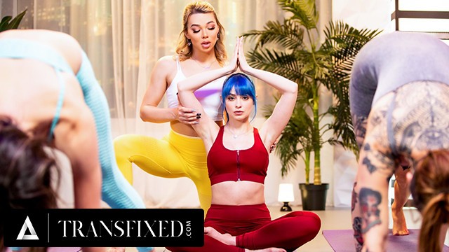 TRANSFIXED – Trans Yoga Teacher Emma Rose Gets CAUGHT Fucking Jewelz Blu In A PUBLIC YOGA CLASS!