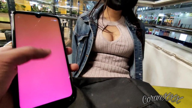 Mi Novio Toma El Control De Mi Vibrador Y Me Hace Mojar En El Centro Comercial