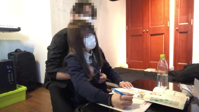 【※即削除注意※】 18歳ガチものJKのハメ撮り動画 放課後そのまま生ハメ中出し！教科書の上でぷしゃぷしゃ潮吹き★最後は スカートを捲り上げ制服姿のまま生中出し