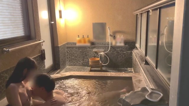 【個人撮影】初温泉旅行♡夜にお洒落な露天風呂でイチャイチャから濃厚生ハメSEX♡立ちバックで激しく突く..Japanese Amateur Hentai ／日本人／素人カップル／おっぱい／美少女／色白