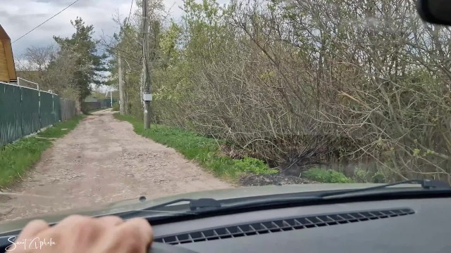 Парень подцепил шлюху и трахнул ее в заброшенном доме