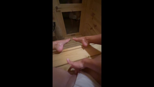 Questo Guardone Si Masturba Mentre Sono In Sauna… ESCO E GLI E LO SUCCHIO FINO ALLA SBORRA
