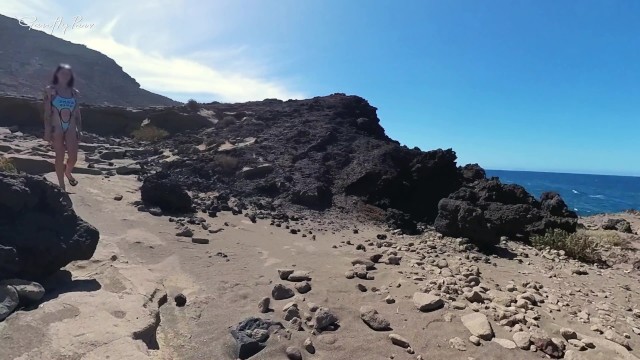 TROIA In SPIAGGIA: Quando Una Troia Vede Un Bel Cazzo Non Può Resistere A Farlo Sborrare