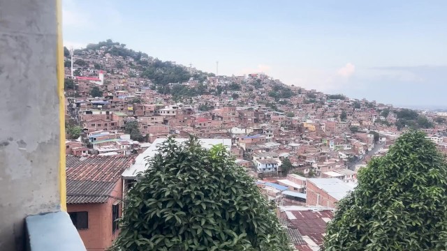 Follada Al Aire Libre Al Mejor Amigo De Mi Hermanastro Mientras Paseamos En El Teleférico De Cali!