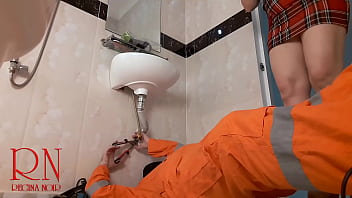 Housewife Without Panties Seduces Plumber