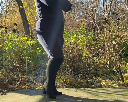 Sexy MILF Pissing In A Public Place Without Fear Of Being Seen